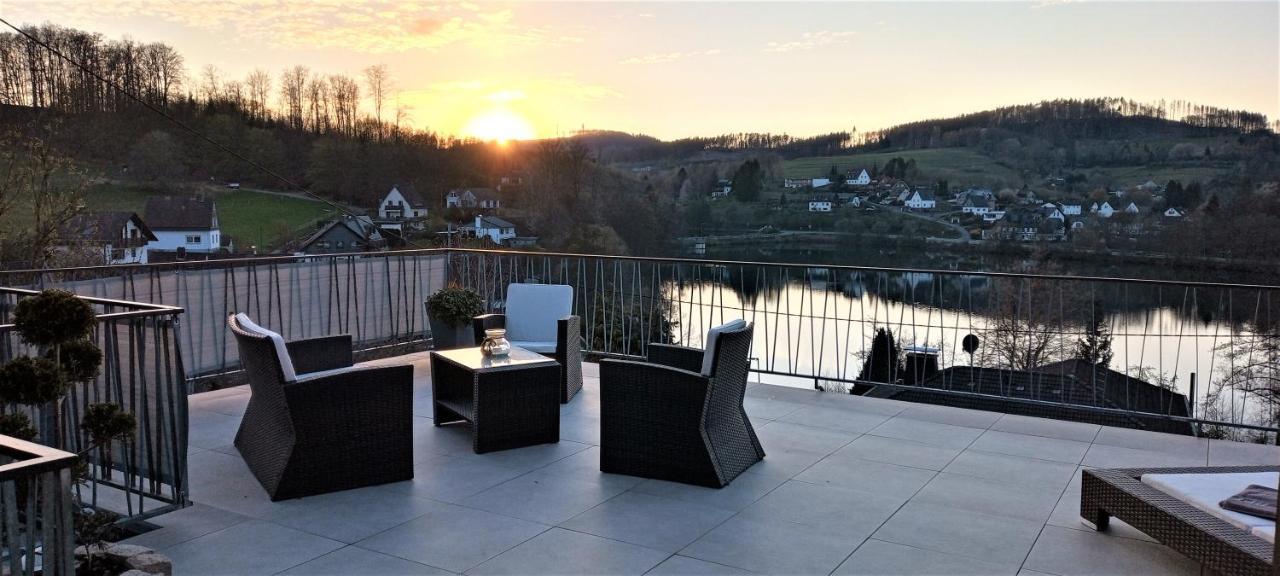 Villa Exklusives Ferienhaus Agger-Blick mit riesiger Lounge-Terrasse und einzigartigem Seeblick Gummersbach Exterior foto