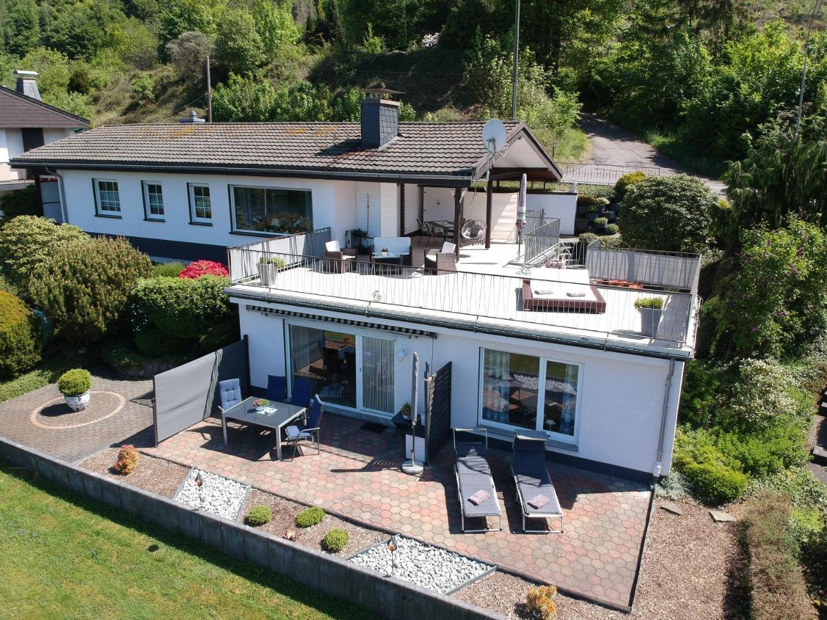 Villa Exklusives Ferienhaus Agger-Blick mit riesiger Lounge-Terrasse und einzigartigem Seeblick Gummersbach Exterior foto