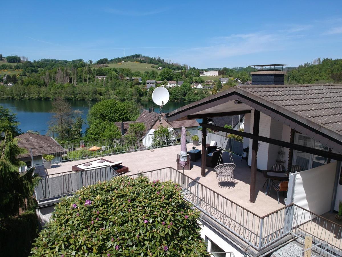 Villa Exklusives Ferienhaus Agger-Blick mit riesiger Lounge-Terrasse und einzigartigem Seeblick Gummersbach Exterior foto