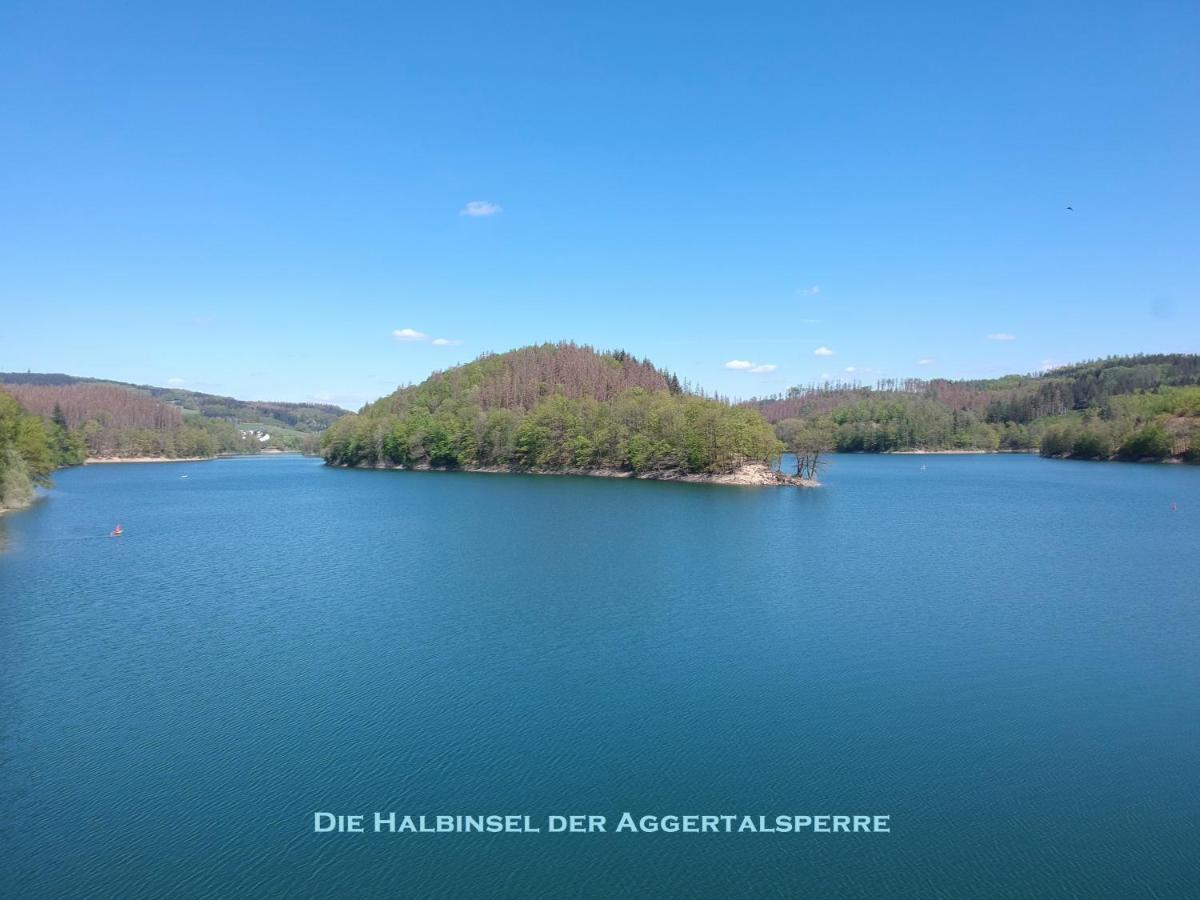 Villa Exklusives Ferienhaus Agger-Blick mit riesiger Lounge-Terrasse und einzigartigem Seeblick Gummersbach Exterior foto