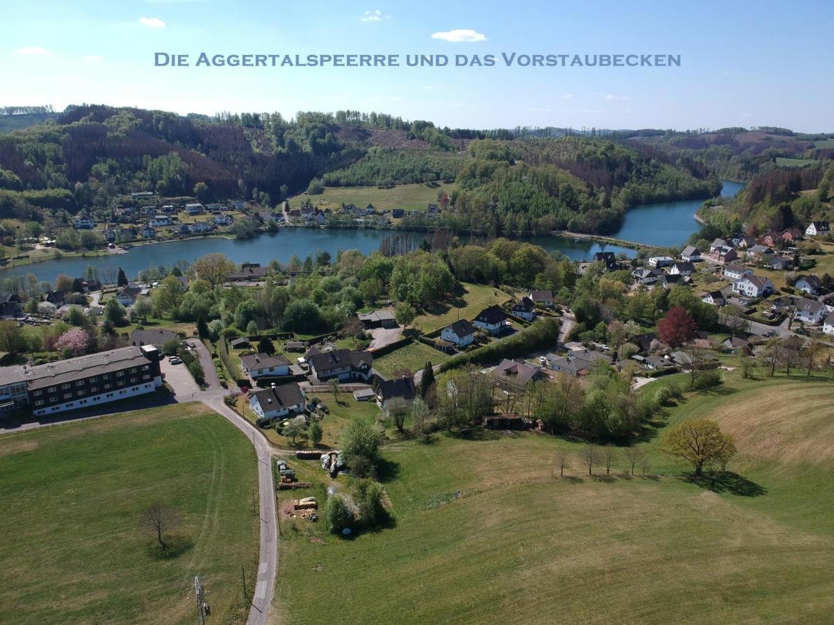 Villa Exklusives Ferienhaus Agger-Blick mit riesiger Lounge-Terrasse und einzigartigem Seeblick Gummersbach Exterior foto